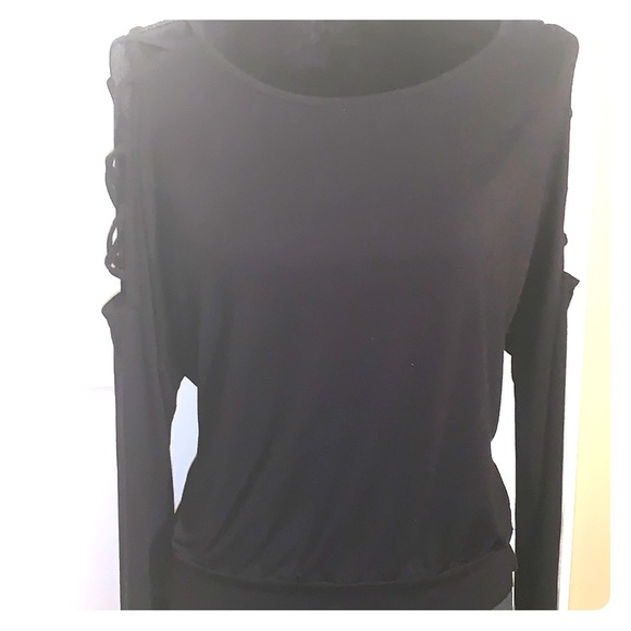 Black VENUS Cutout High Low Top - Picture 6 of 9